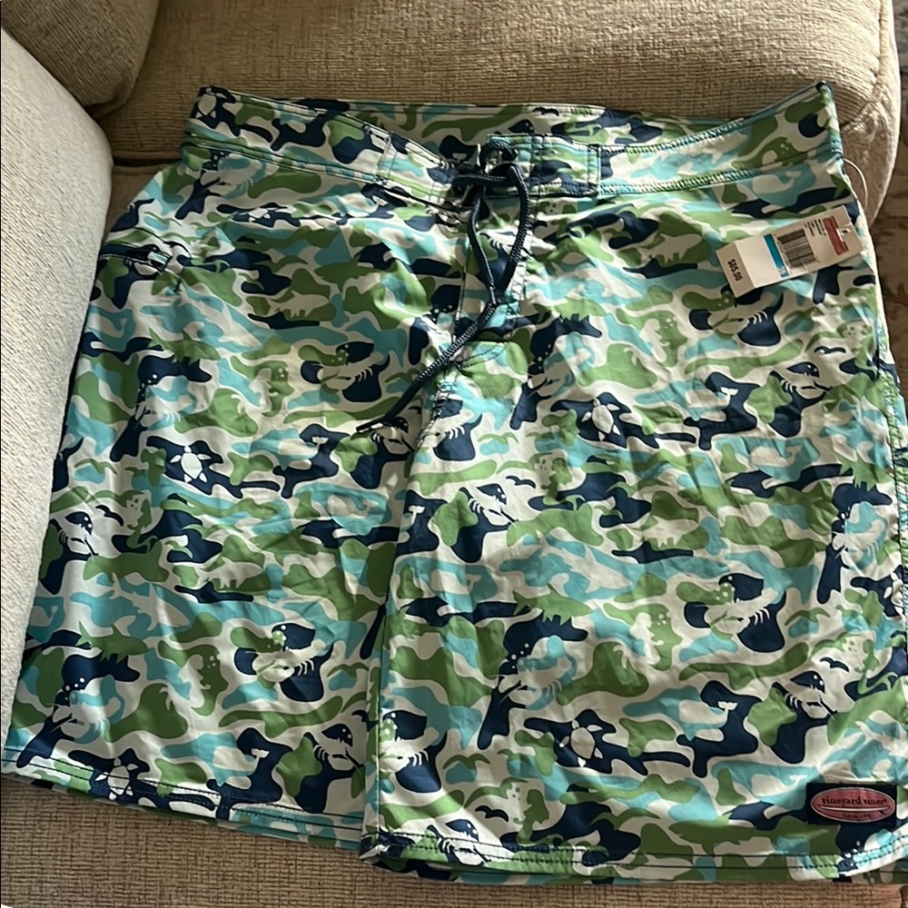 Vineyard Vines Men's Camo Whale Print Swim Trunks Board Shorts NWT Size 36
